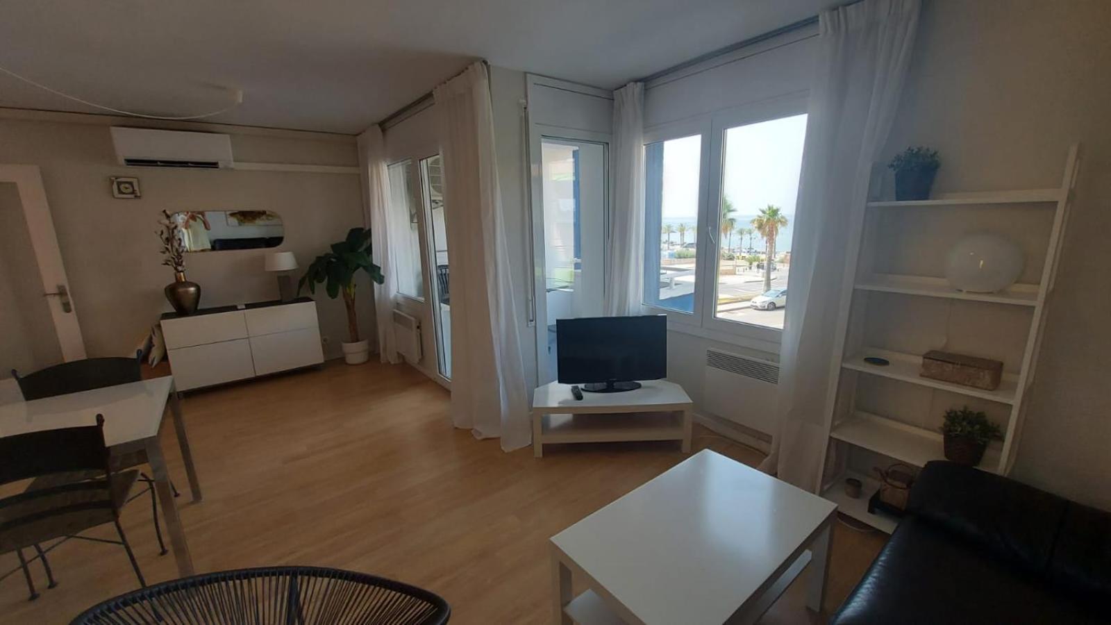 1ª Linea Reformado Y Frente Al Puerto Deportivo Firmamos Contrato Si El Cliente Lo Solicita Aunque Es Necesario Hacer La Reserva Para Poder Comunicarse Hospitalet De L'Infant Exterior foto